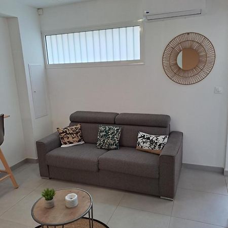 Appartement Cosy, T2 Situe En Centre Ville De Saint-Pierre Saint Pierre Exterior foto