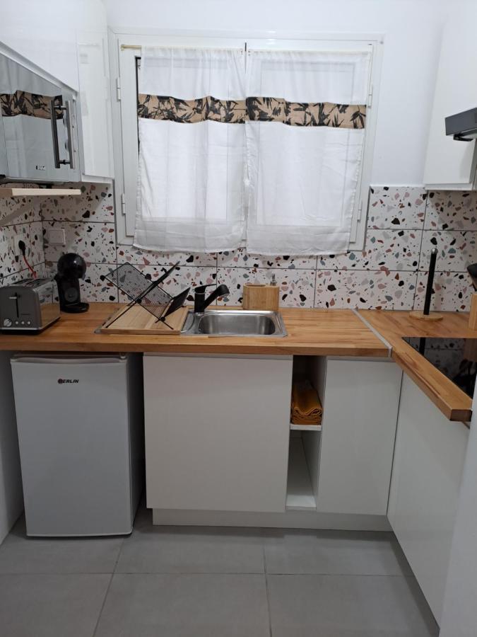 Appartement Cosy, T2 Situe En Centre Ville De Saint-Pierre Saint Pierre Exterior foto