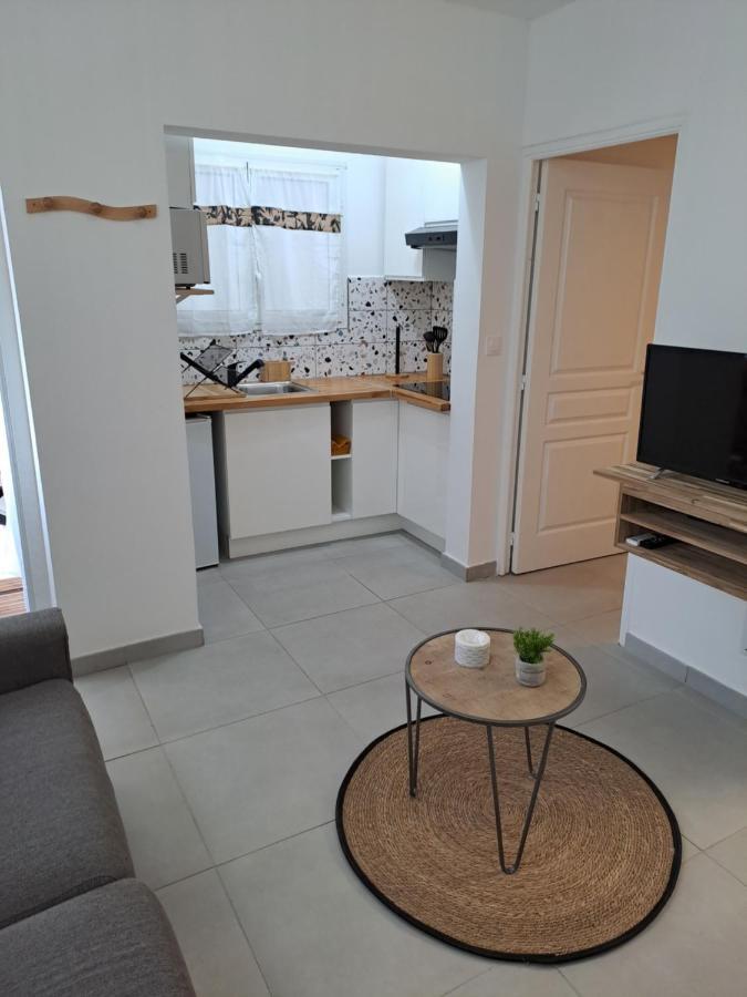 Appartement Cosy, T2 Situe En Centre Ville De Saint-Pierre Saint Pierre Exterior foto